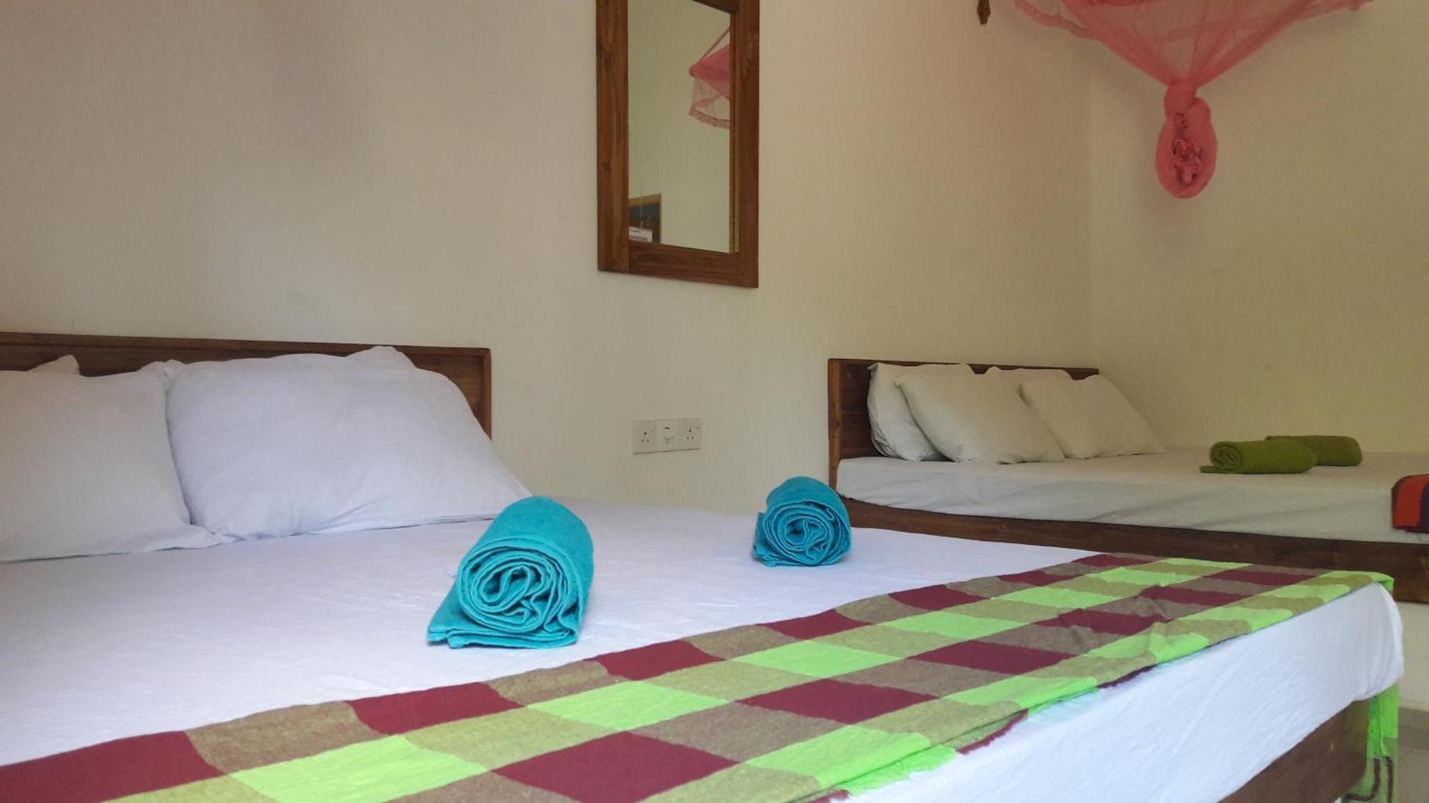 Share Safari House Udawalawe Bed & Breakfast Exterior photo