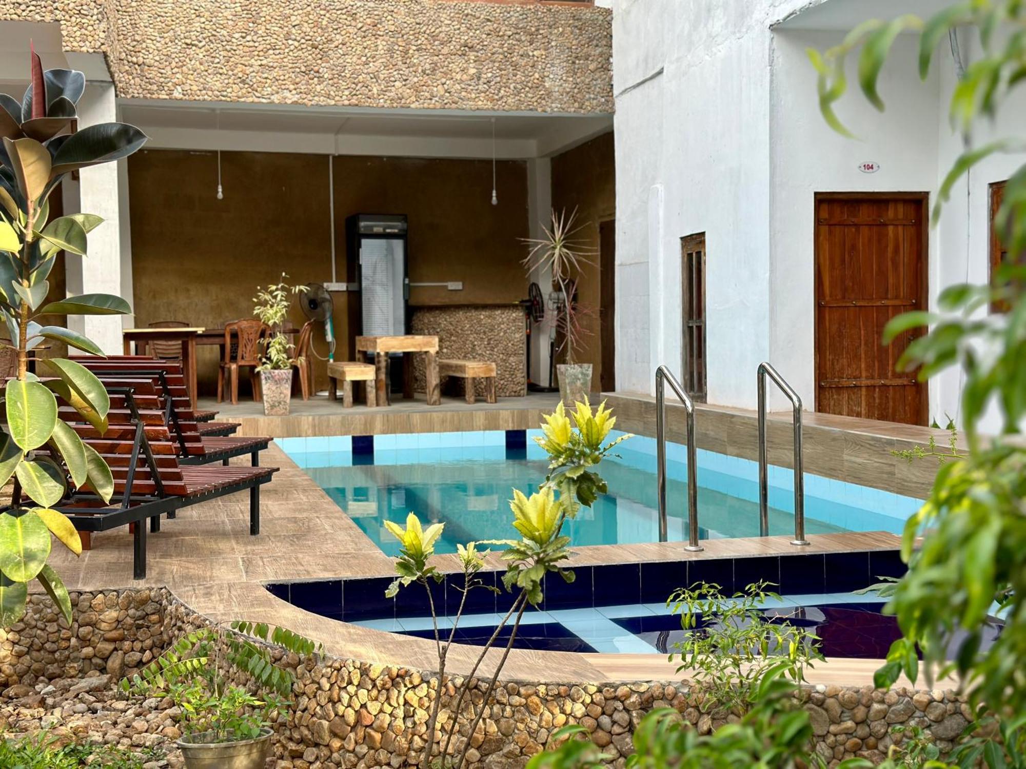 Share Safari House Udawalawe Bed & Breakfast Exterior photo