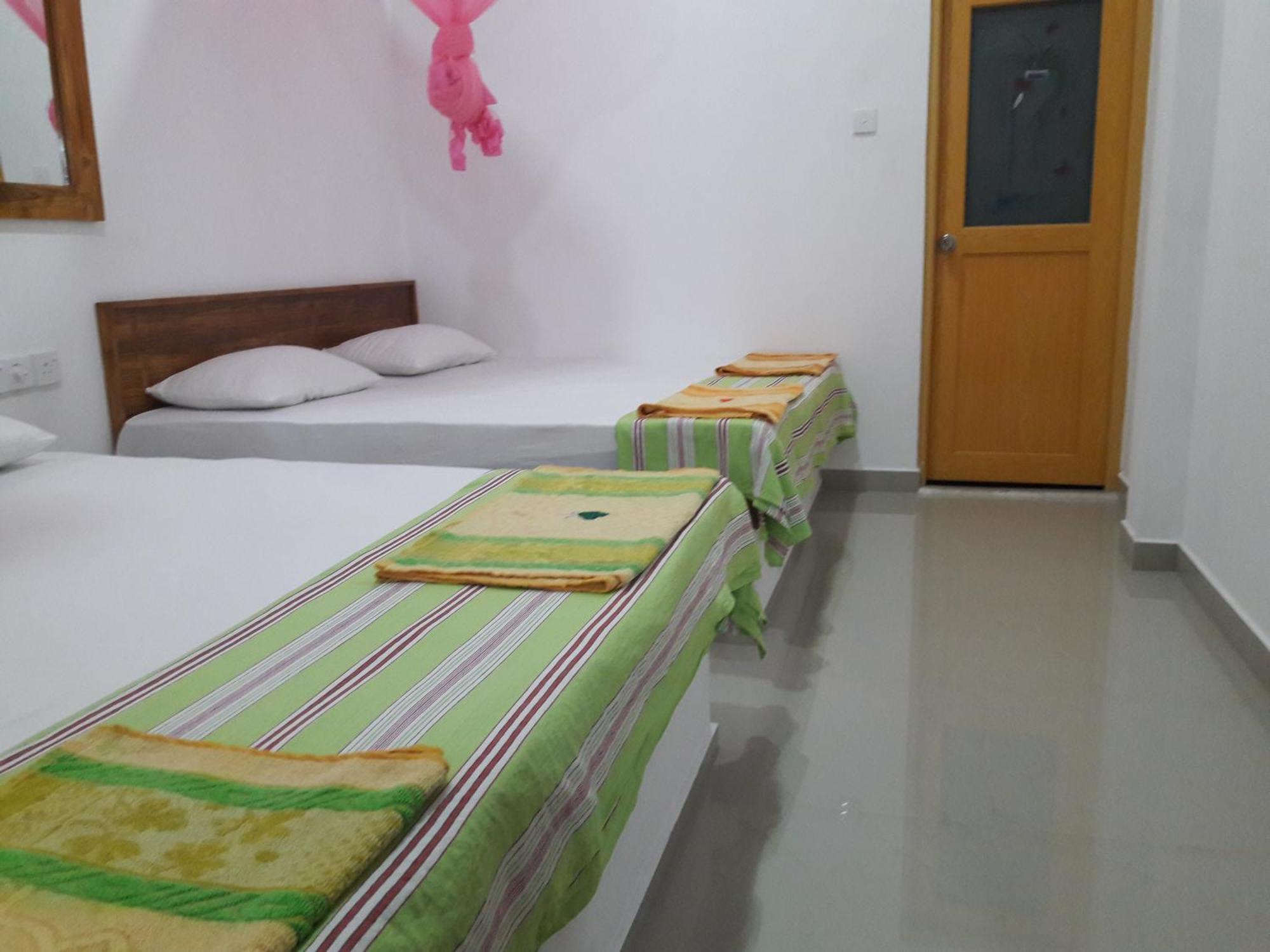 Share Safari House Udawalawe Bed & Breakfast Exterior photo